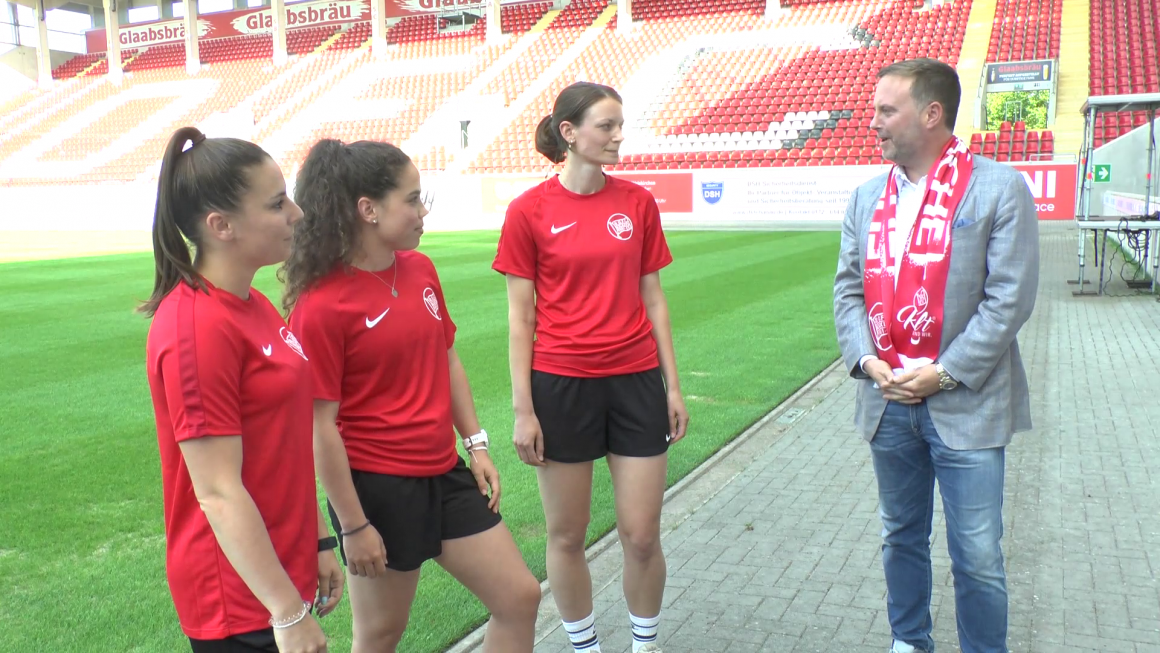 Kai Heinrich bei den Kickersfrauen Kai Heinrich bei den Kickersfrauen