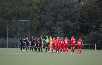 Spielbeginn Offenbacher Kickers - Eintracht Frankfurt II